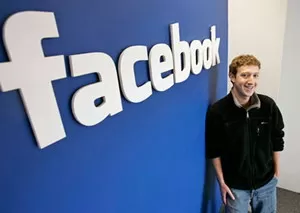 FaceBook :Mark Zucke-O πιτσιρικάς που έγινε δισεκατομμυριούχος χωρίς να σηκωθεί απ' την καρέκλα του!