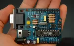 Πλακέτα Arduino προγραμματίστηκε με ένα αρχείο ήχου
